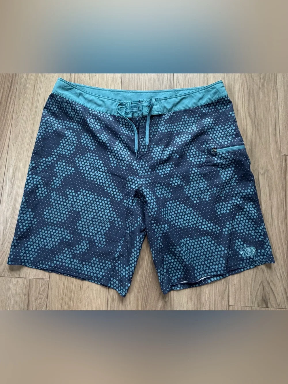 The North Face Olas Men's Teal/Navy Printed Swim Board Shorts Sz 40 NWOT